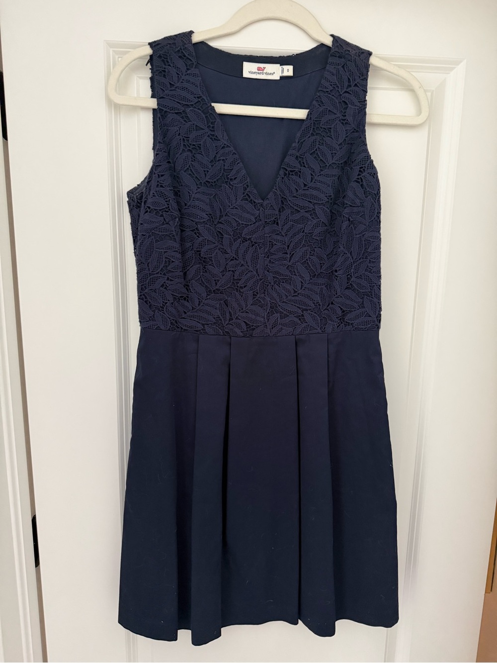 New Vineyard Vines Navy Lace V-Neck Sleeveless Dress